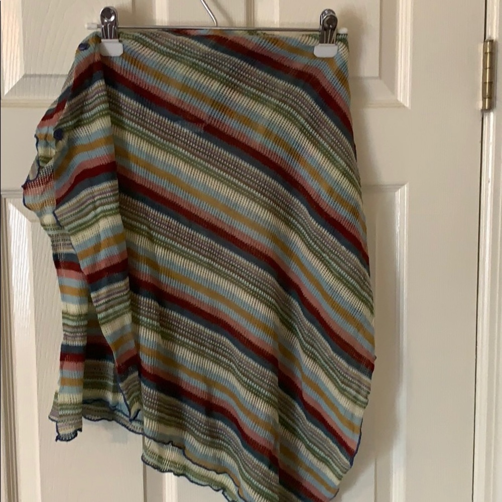 Thin knitted shoulder poncho.